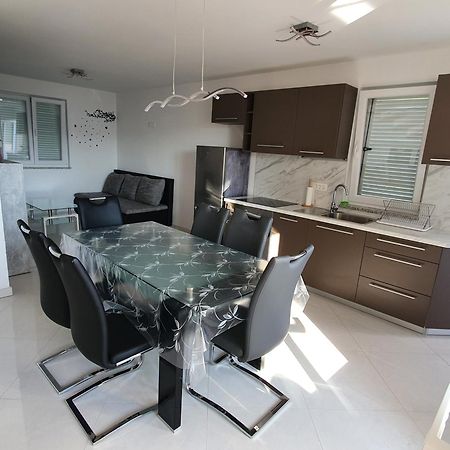 Apartmani Lanterna คิร์ก ภายนอก รูปภาพ