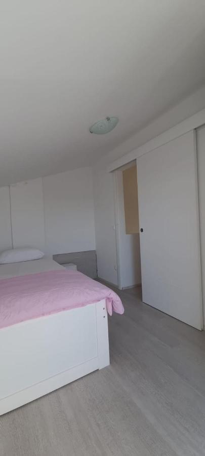 Apartmani Lanterna คิร์ก ภายนอก รูปภาพ