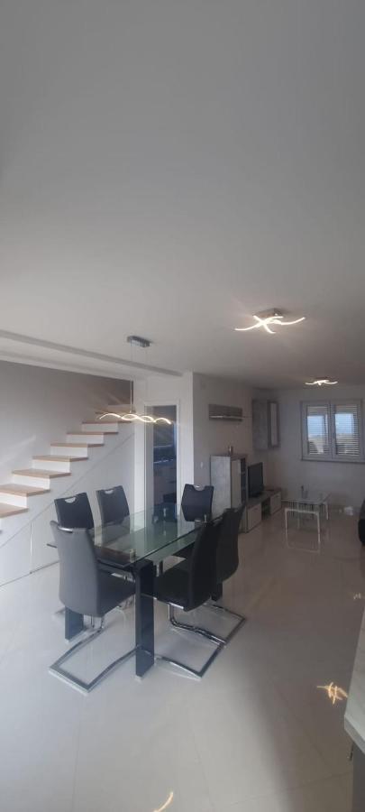Apartmani Lanterna คิร์ก ภายนอก รูปภาพ